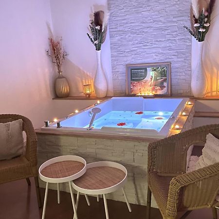 Hotel Spa Le Tosny Epaignes Екстер'єр фото